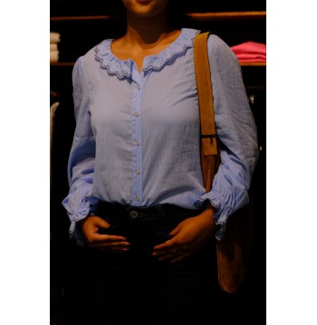 Chemise bleu ciel col et emmanchures froufrous Yerse
