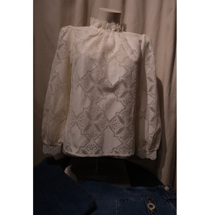 Blouse dentelle blanche cassé