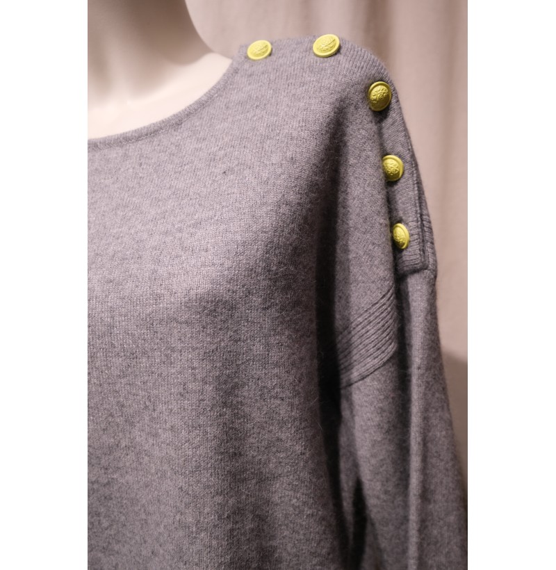 PULL GRIS BOUTONS EPAULE