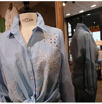 14104524 CHEMISE BRODEE BLEUE