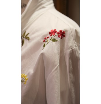 Chemise blanche brodée