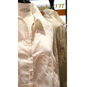Chemise écrue fleurs brodées