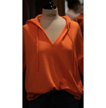 Pull à capuche cachemire orange fluo