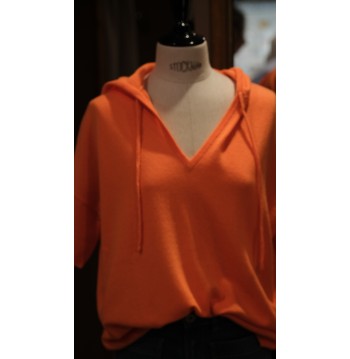 Pull à capuche cachemire orange fluo
